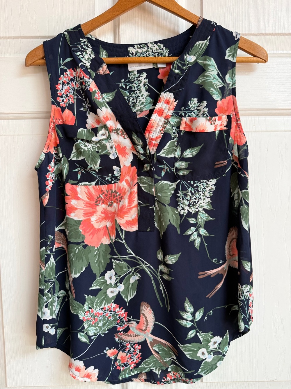 New York & Company Navy Sleeveless Floral V-Neck Camisole with Coral and Green